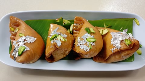 Carrot Halwa Samosa