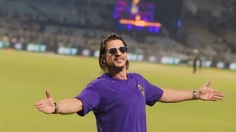 Shah Rukh Khan picks up discarded KKR flags after IPL match, fans call him 'down to earth'