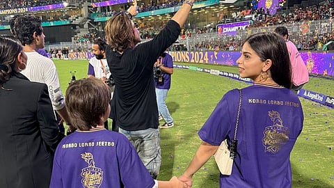 In frame: Suhana Khan with Shah Rukh Khan and family