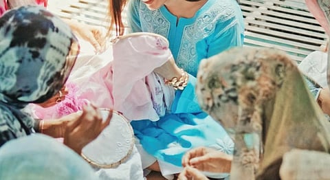 Harshi Gupta with her artisans