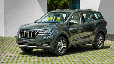 Mahindra XUV700 in the new Deep Forest colour