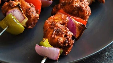 On this International Gin and Tonic Day, try this cocktail recipe and pair it with this delectable chicken dish