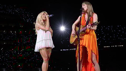 Sabrina Carpenter (L) ; Taylor Swift (R)