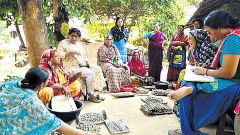 Dolon Kundu (in the centre) holding a workshop for women