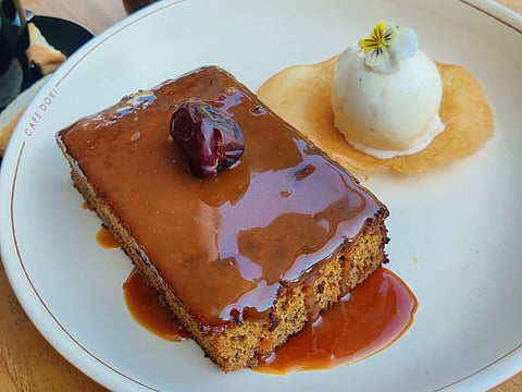 Sticky date pudding