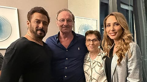 Salman Khan with Iulia Vantur and her parents