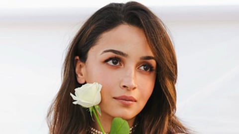 Alia says ‘mud mud ke na dekh’ as she celebrates 100 years of Raj Kapoor in a saree