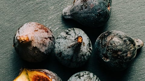 Six black fruits that are full of nutrients