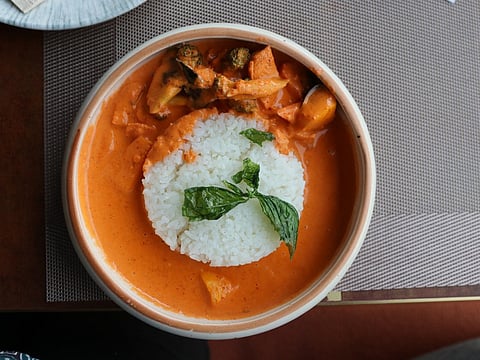 Thai red curry chicken
with steamed rice