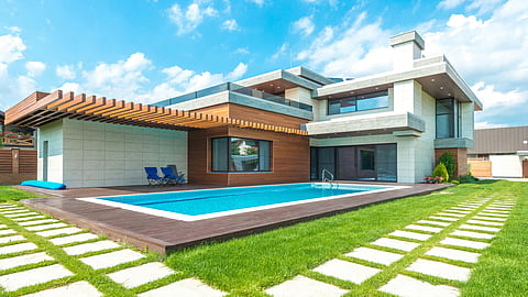 Swimming pools: How to clean your house pools during summer?