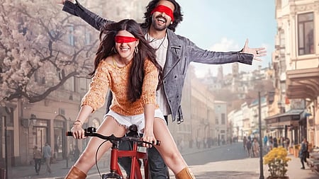 Vikrant Massey and Shanaya Kapoor share electrifying chemistry in Aankhon Ki Gustakhiyan trailer