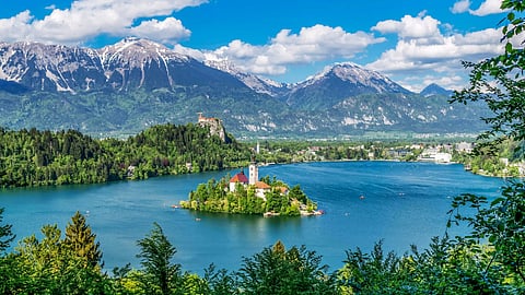 Slovenia to launch digital nomad visa this November, while EU advances passenger rights on free carry-on bags