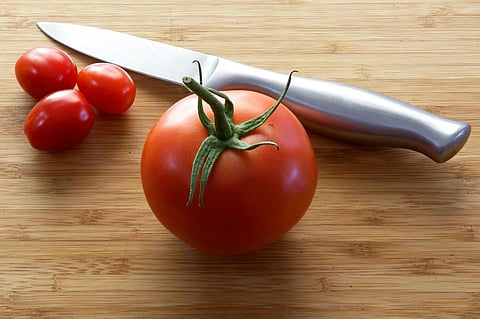 Here are some three hacks to keep your wooden chopping boards mess -free, devoid of odour and hygienic.
