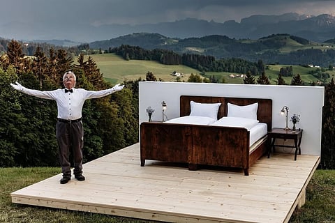 Stay up in a hotel without walls in Switzerland