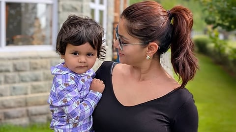 Rubina with her daughter in Himachal Pradesh