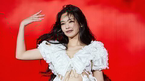 Jennie’s viral Ibiza clip sparks talk amid record-breaking streams