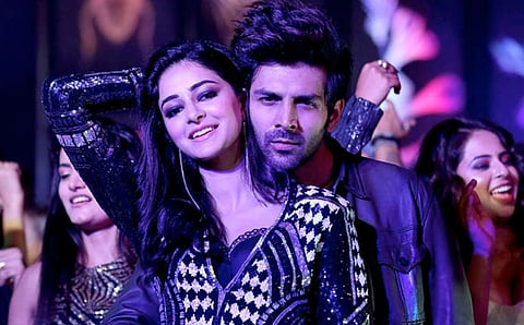 Kartik Aaryan and Ananya Panday dance to Jumma Chumma at Tu Meri Main Tera wrap party