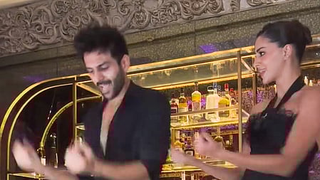 Ananya Panday, Kartik Aaryan groove to Jumma Chumma De De