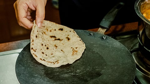 Enjoy soft rotis, hours after being made, with these secret touches