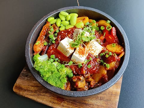 This new eatery in Hyderabad is all about good vibes, delicious food, and crafted cocktails