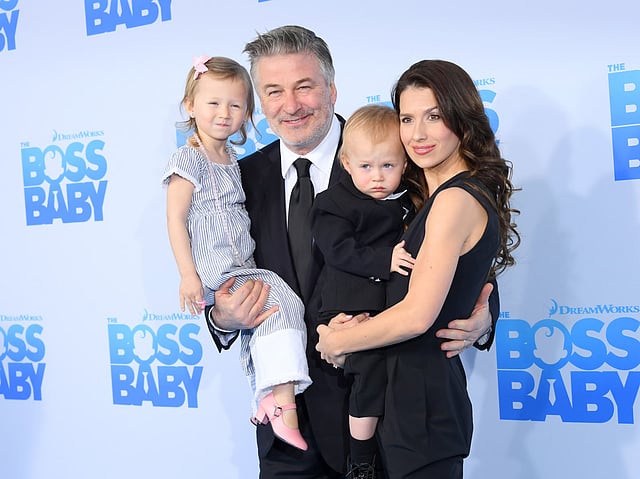 Hilaria Baldwin sparks divorce rumours after ditching ring at rehearsals