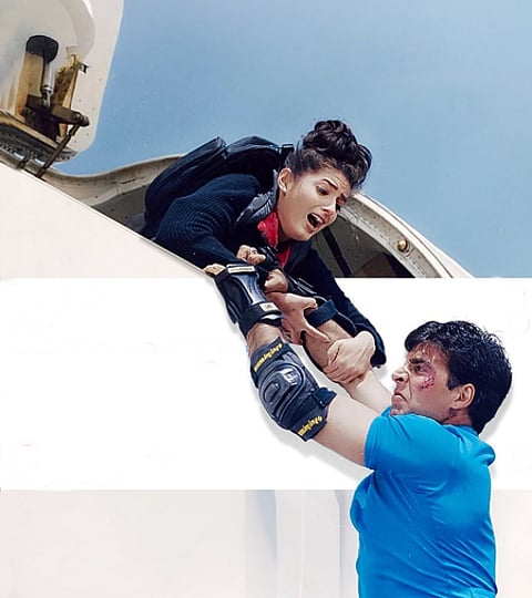 Twinkle Khanna recalls the time she rescued Akshay Kumar from a crashing airplane