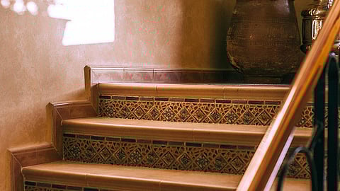 Have a staircase in your house, on the rooftop or to the landing of your doorstep? Take a cue and decorate it this Diwali