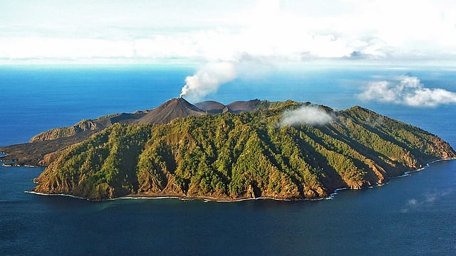 This overnight cruise offers a close look at India’s only active volcano!