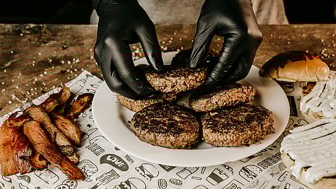 Kitchen hands to work efficiently with gloves on