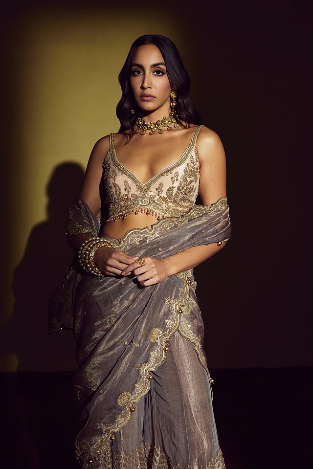 Revisit your Bollywood dreams
with the Dilruba collection