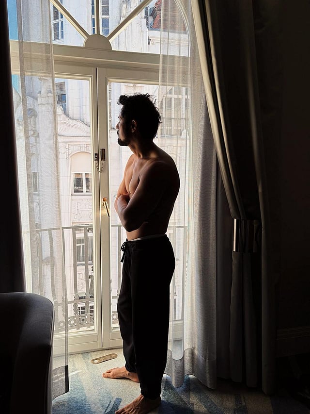 Randeep Hooda flaunts sculpted physique in new pics, sparks transformation buzz