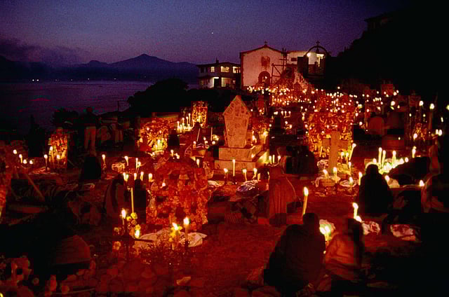 5 destinations where the marigolds guide the spirits home for Día de Muertos