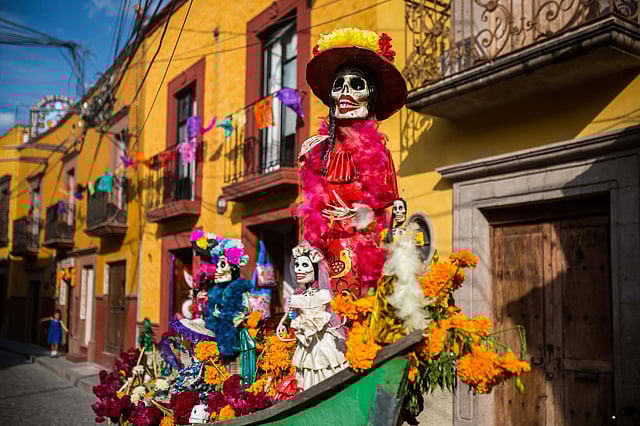 5 destinations where the marigolds guide the spirits home for Día de Muertos