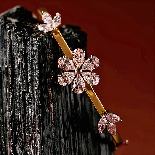 Crafted in 14kt recycled gold and set with lab-grown diamonds, Akoirah by Augmont's the new edit is a tribute to refined minimalism