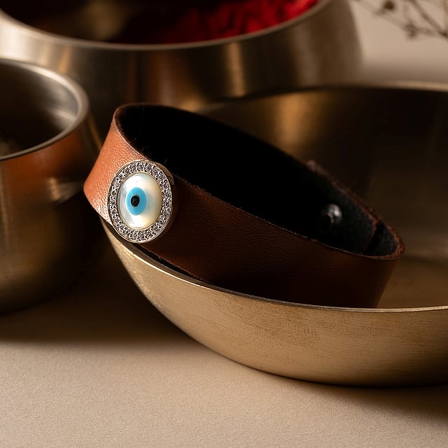 Crafted in 14kt recycled gold and set with lab-grown diamonds, Akoirah by Augmont's the new edit is a tribute to refined minimalism