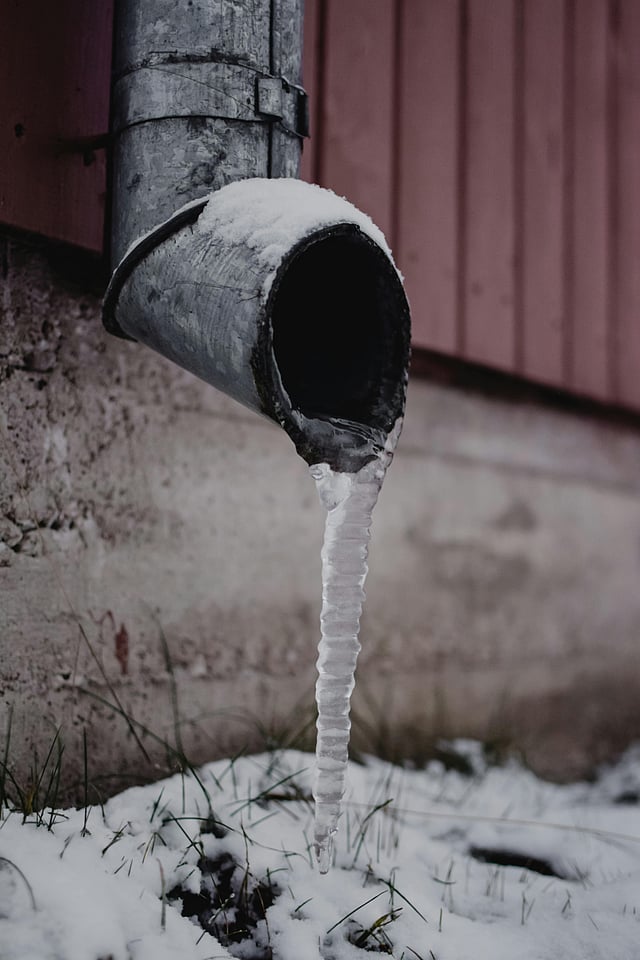 Managing frozen pipes
