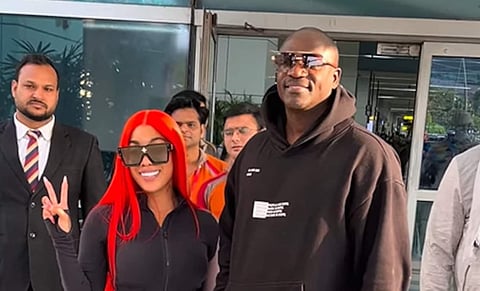 Akon lands in Delhi before his concert