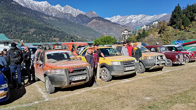 Cars and participants take a rest before going forward