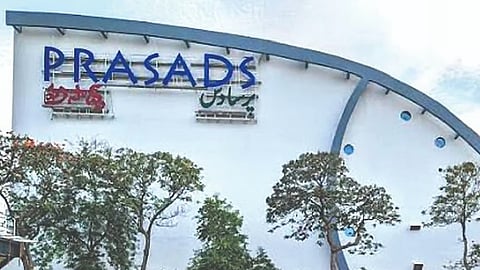 Drawing life in shade of stillness