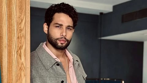 Siddhant Chaturvedi and Mrunal Thakur dazzle in first look of Do Deewane Sheher Mein