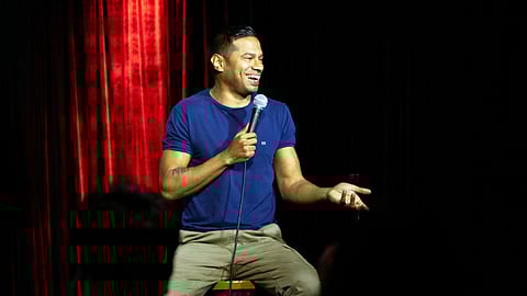 With his special, Daniel Fernandes turns life’s heaviest chapters into unexpectedly light moments