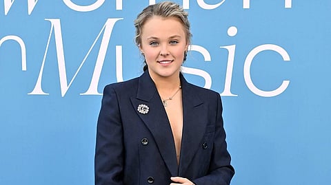 JoJo Siwa gives speech at Harvard Business School, shares pictures