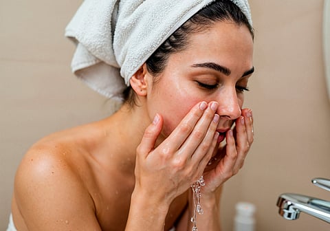 4-2-4 Korean skincare routine helps giving your skin enough contact time with products to properly remove oil, makeup, sunscreen