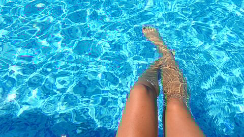 While you love to take those cool dips in the swimming pool, skin irritation or pool rash is also a reality.