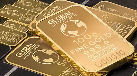 Recently, the gold's price in Dubai have declined significantly, partly because of the problems being encountered by traders in shipping gold out of the region