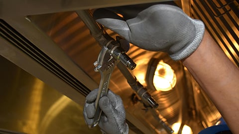 Mumbai plumber earns in lakhs and owns car, the internet is having second thoughts