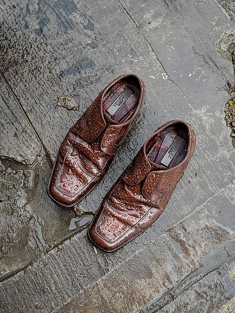 7 ways to keep your shoes clean during the rain