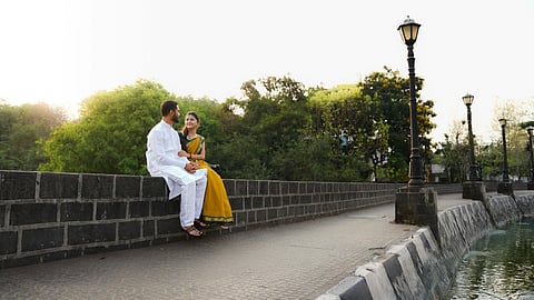 Why are modern couples delaying marriage in a relationship?