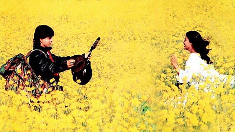 Twitterati in a frenzy as DDLJ turns 22