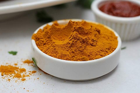 Turmeric consists of natural anti-oxidant, antiseptic and skin brightening properties.